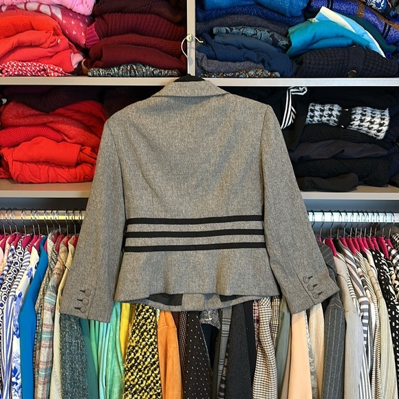 Nanette Lepore gray with black grosgrain detail snap closure blazer size 6 - Picture 3 of 3